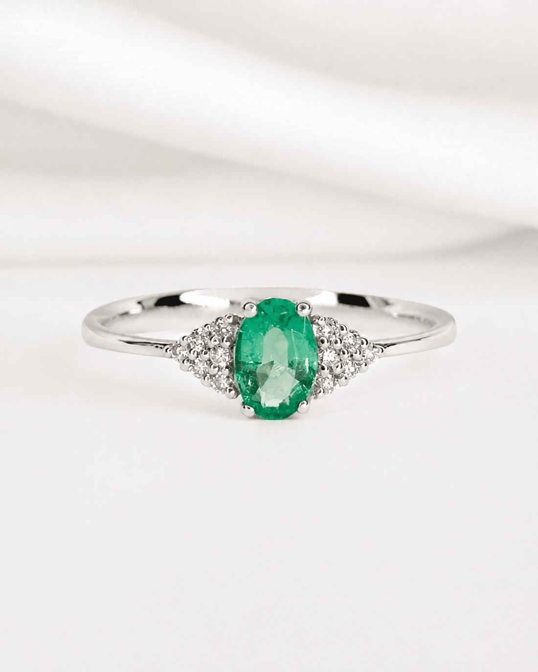 Bague Trilogie Émeraude &amp; Diamants "Gabriella" - Elliade Paris