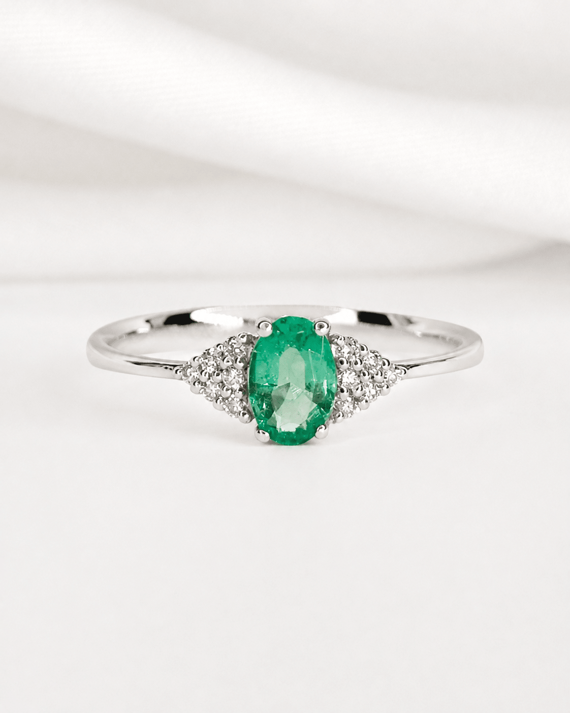 Bague Trilogie Émeraude &amp; Diamants "Gabriella" - Elliade Paris