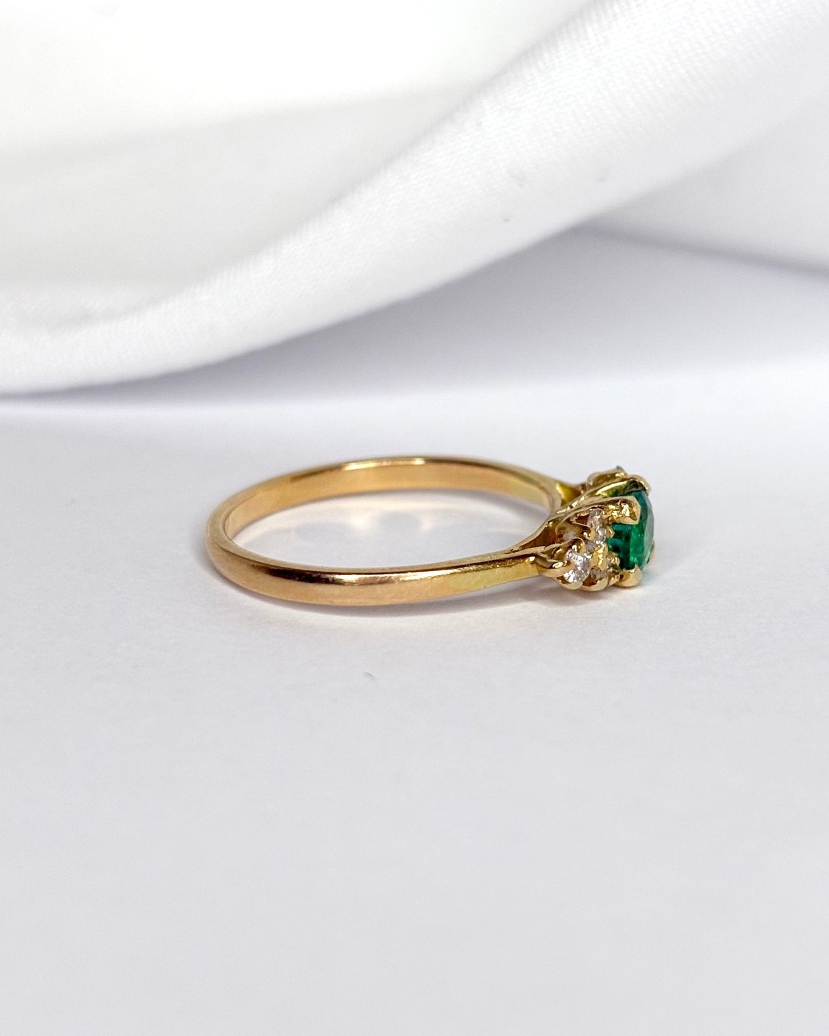 Bague Trilogie Émeraude &amp; Diamants "Lilia" - Elliade Paris