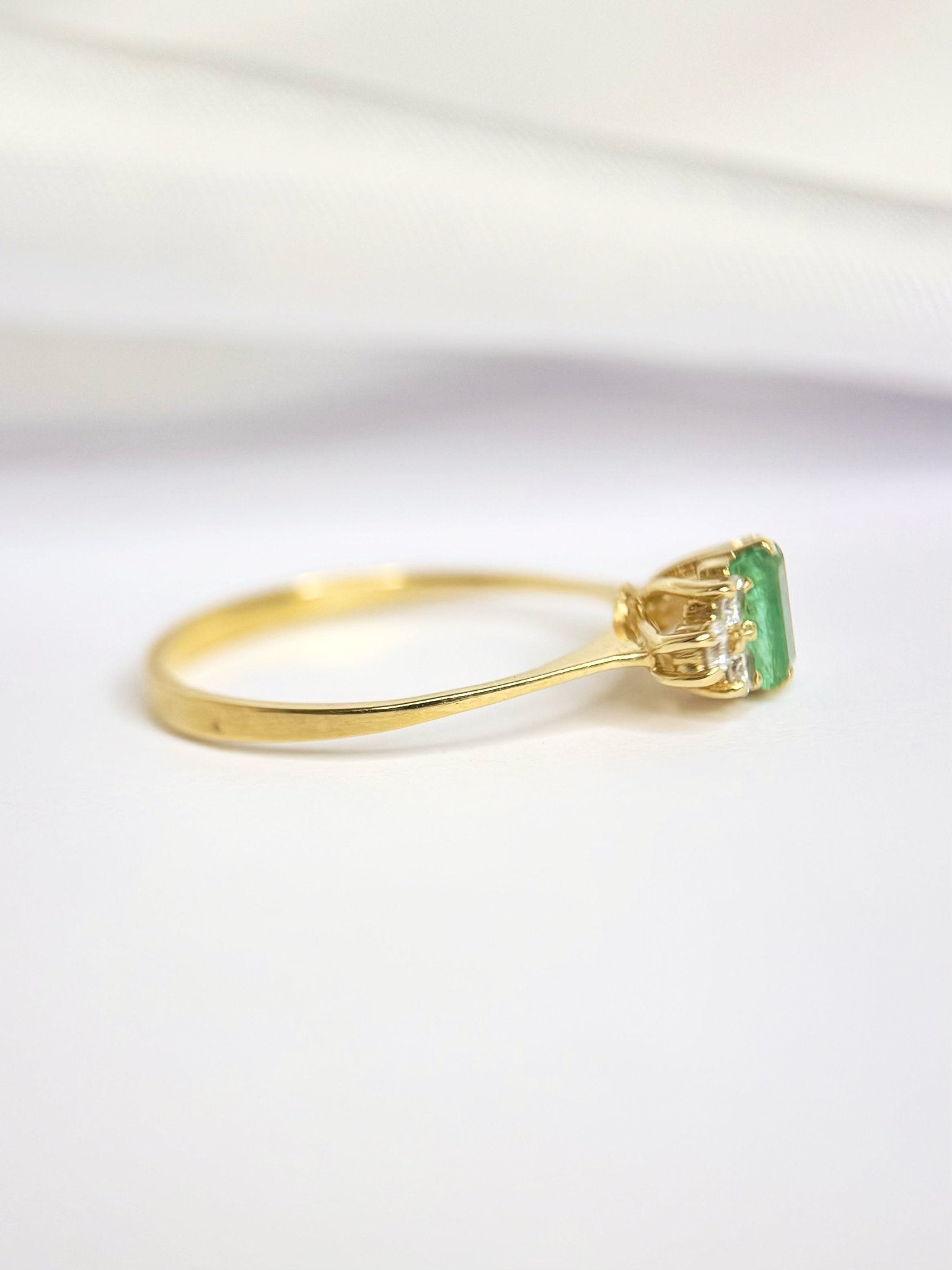 Bague Trilogie Émeraude &amp; Diamants "Sacha" - Elliade Paris