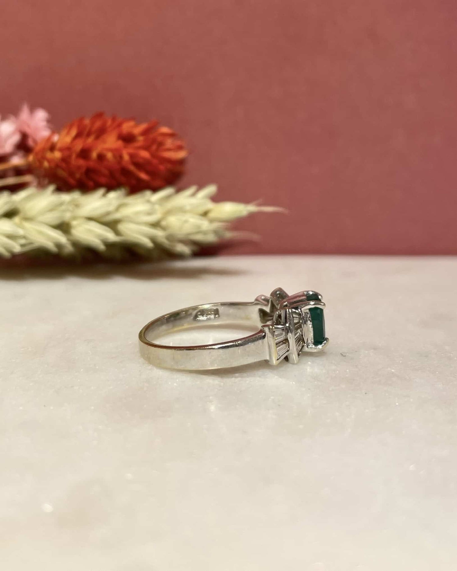 Bague Trilogie Emeraude 0.85 carat &amp; Diamants Baguette &quot;Svetlana&quot;