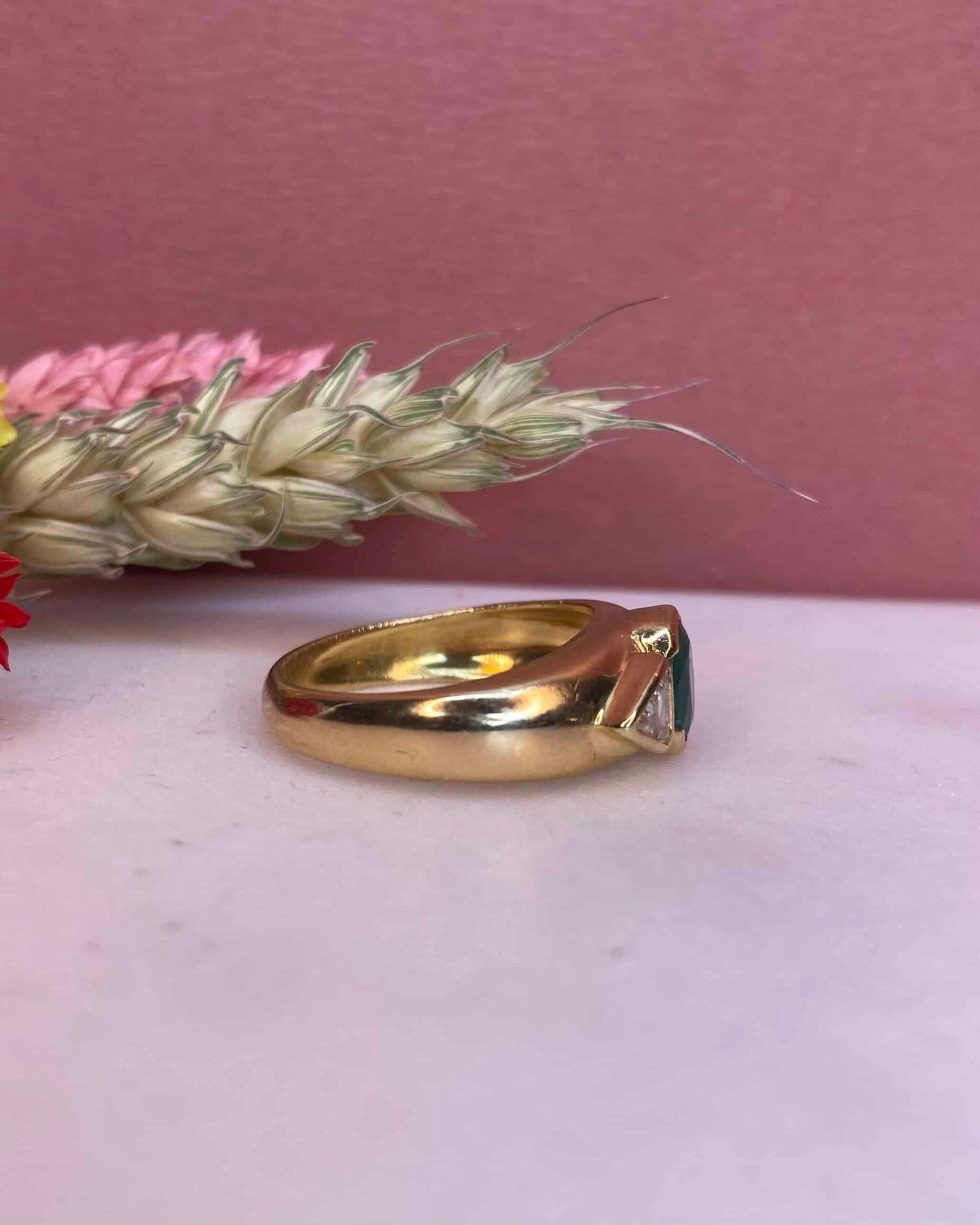 Bague Jonc Emeraude 0.70 Carat &amp; Diamants Troïda "Inara"