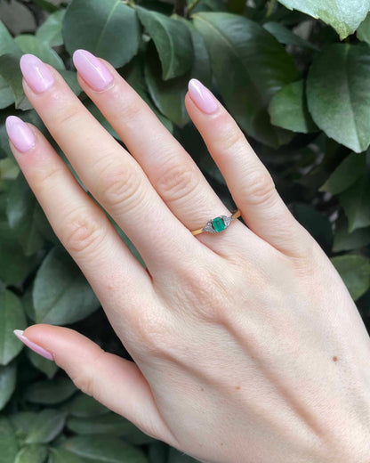Bague Trilogie Emeraude 0.30 carat &amp; Diamants &quot;Isadora&quot;