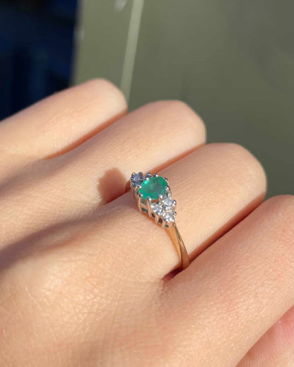 Anillo &quot;Raphaëlle&quot; de trilogía de esmeraldas y diamantes