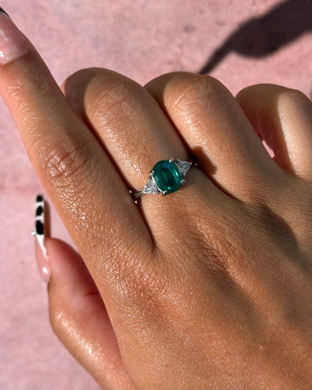 Bague Trilogie Émeraude Zambienne 1.75 carat &amp; Diamants 0.30 carat "Zazie" - Elliade Paris
