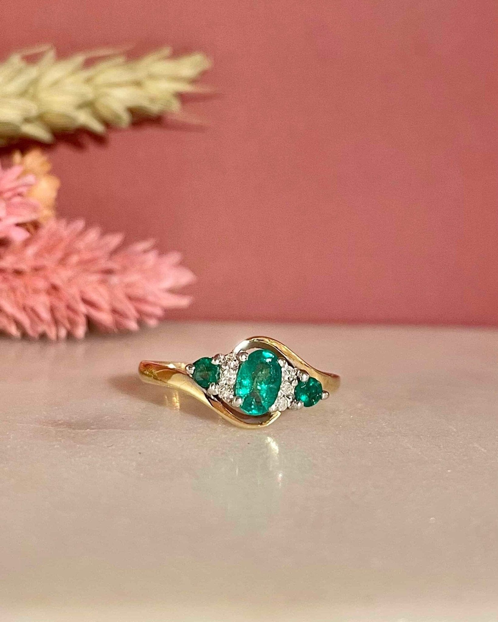 Bague Trilogie Emeraudes 0.60 carat &amp; Diamants "Edwina" - Elliade Paris