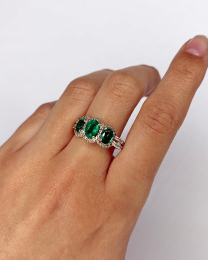 Bague Trilogie Émeraudes 1.80 carat &amp; Diamants 0.52 carat "Annaëlle" - Elliade Paris