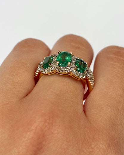 Bague Trilogie Émeraudes 1.80 carat &amp; Diamants 0.52 carat "Annaëlle" - Elliade Paris