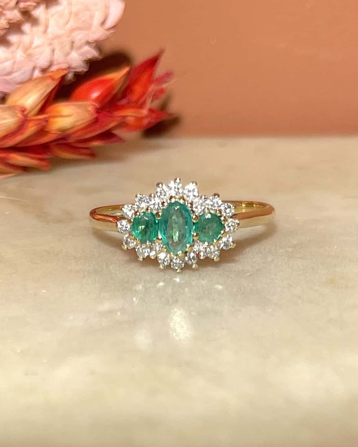 Bague Trilogie Emeraudes &amp; 20 Diamants "Goldie" - Elliade Paris