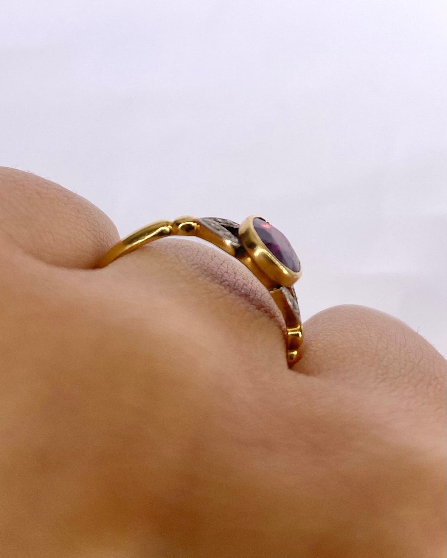 Bague Trilogie Grenat 1.50 &amp; Diamants "Anabelle" - Elliade Paris