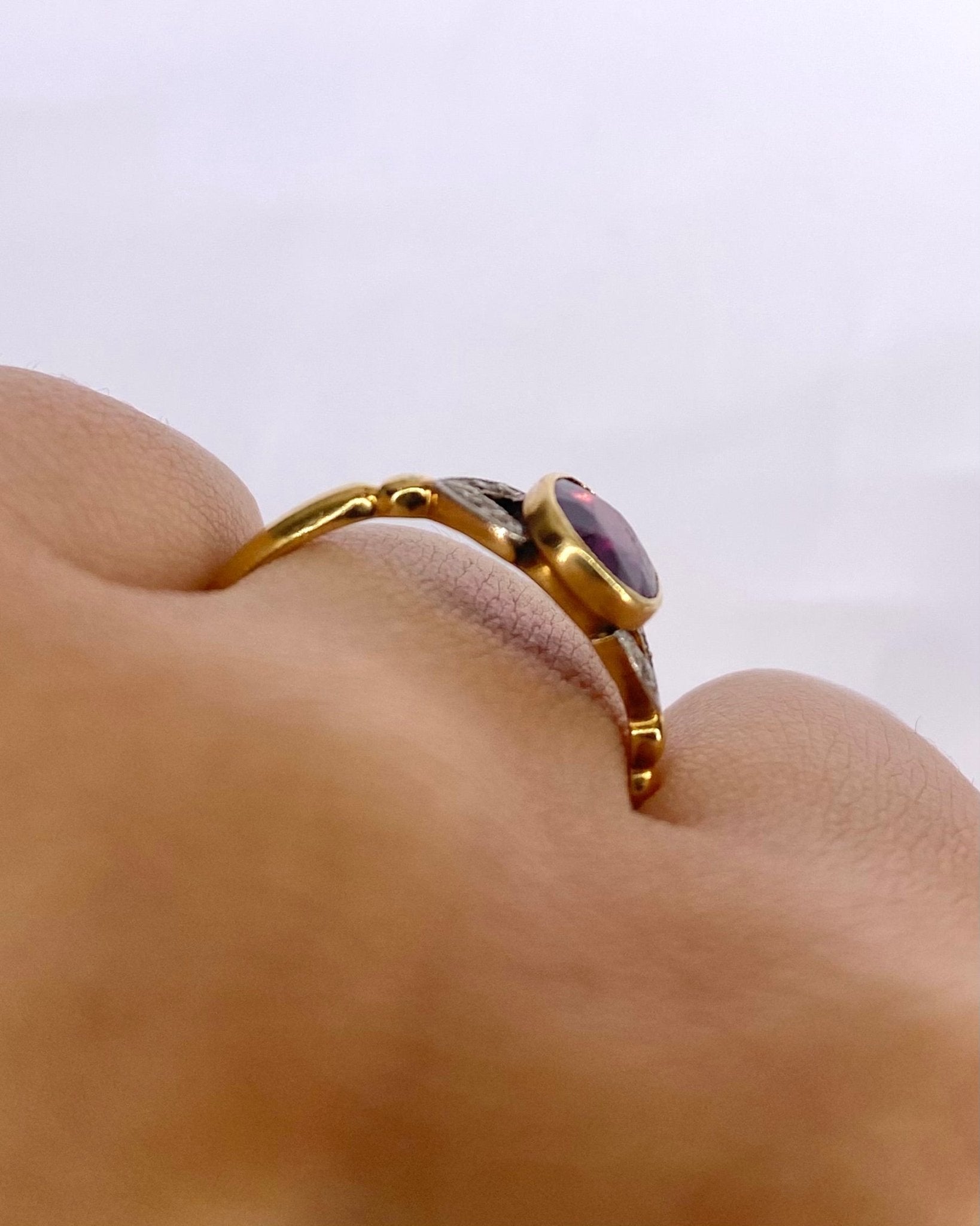 Bague Trilogie Grenat 1.50 &amp; Diamants "Anabelle" - Elliade Paris