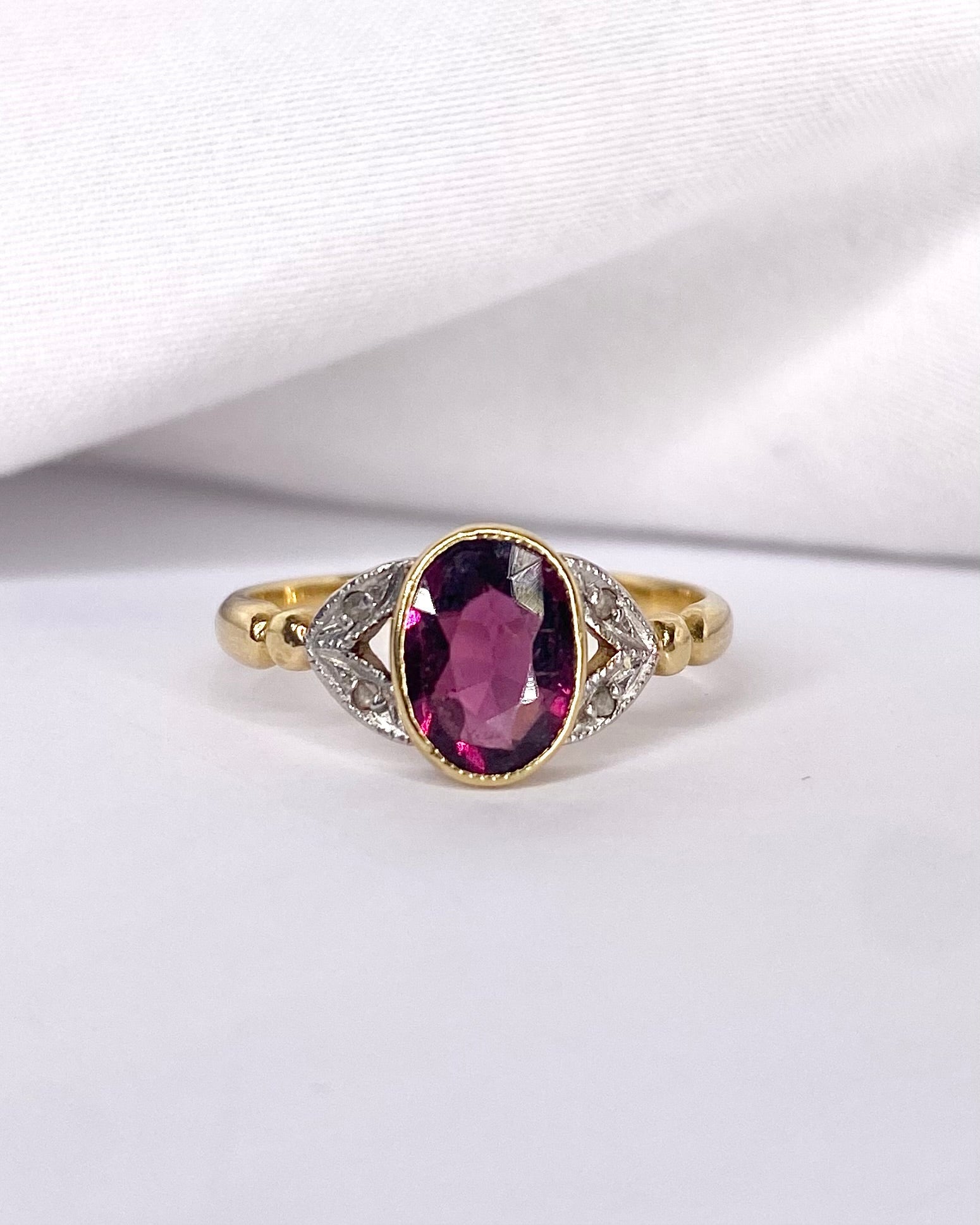 Bague Trilogie Grenat 1.50 &amp; Diamants "Anabelle" - Elliade Paris