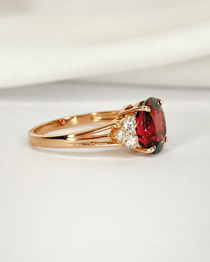 Bague Trilogie Grenat 3.40 carats &amp; Diamants 0.29 carat "Astrid" - Elliade Paris