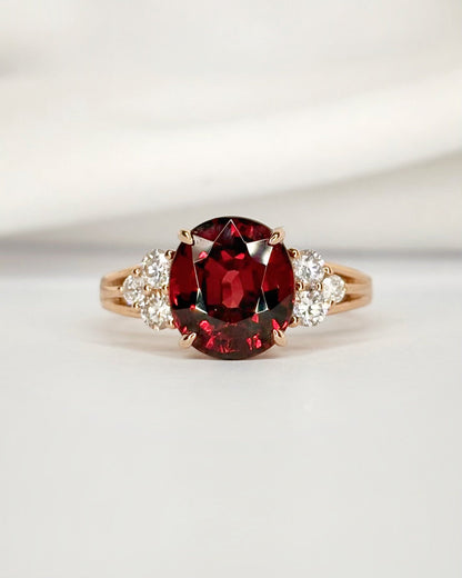 Bague Trilogie Grenat 3.40 carats &amp; Diamants 0.29 carat "Astrid" - Elliade Paris