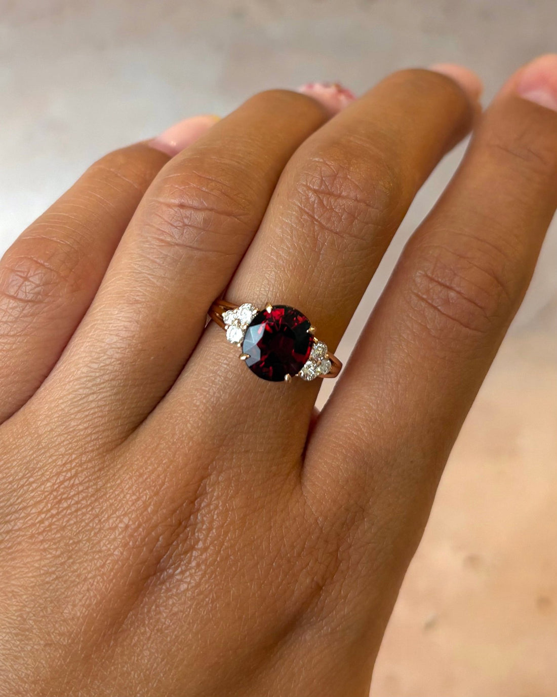 Bague Trilogie Grenat 3.40 carats &amp; Diamants 0.29 carat "Astrid" - Elliade Paris