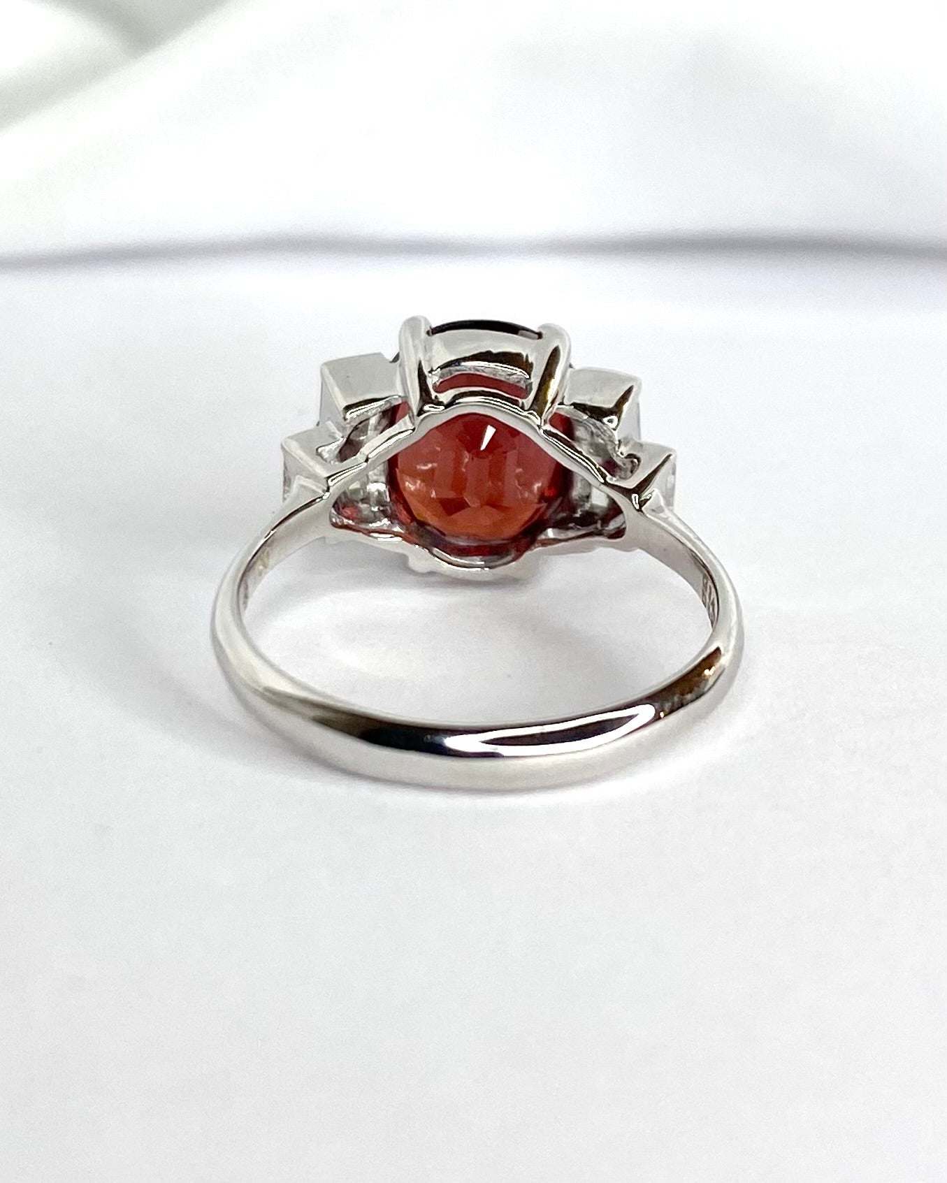 Bague Trilogie Grenat 3.43 carats &amp; Diamants 0.31 carat "Mélusine" - Elliade Paris