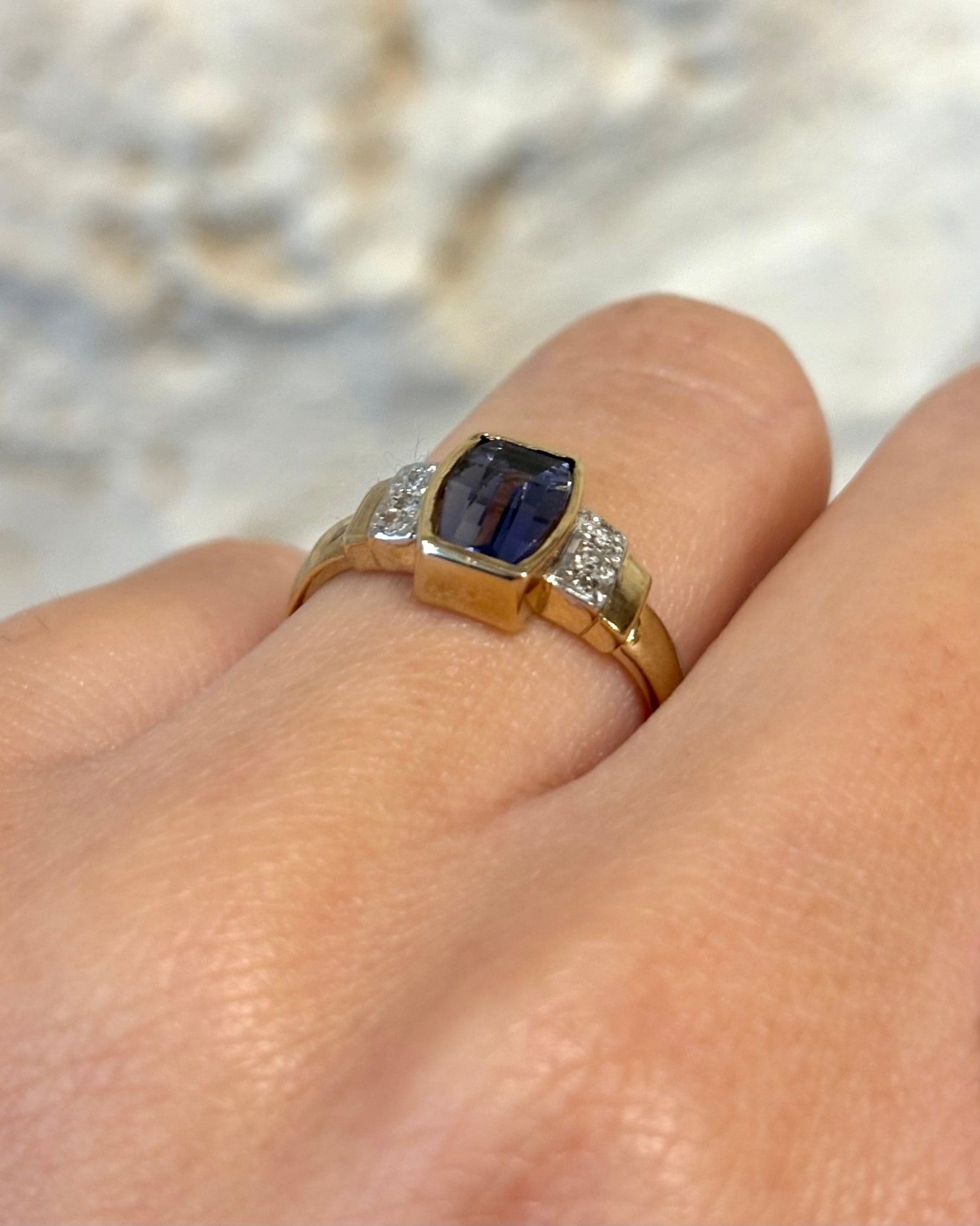 Bague Trilogie Iolite 0.42 carat &amp; 6 Diamants &quot;Roxana&quot; - Elliade Paris