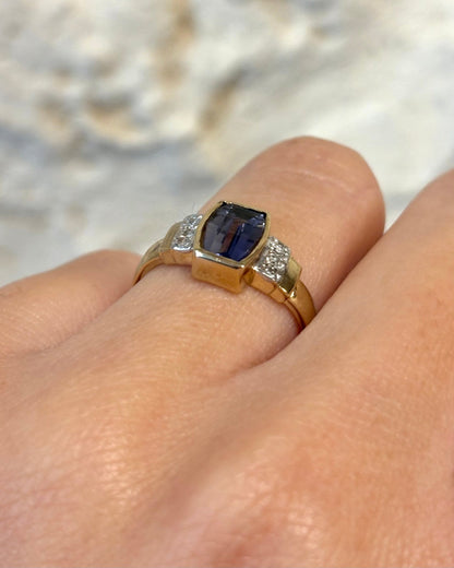 Bague Trilogie Iolite 0.42 carat &amp; 6 Diamants &quot;Roxana&quot; - Elliade Paris