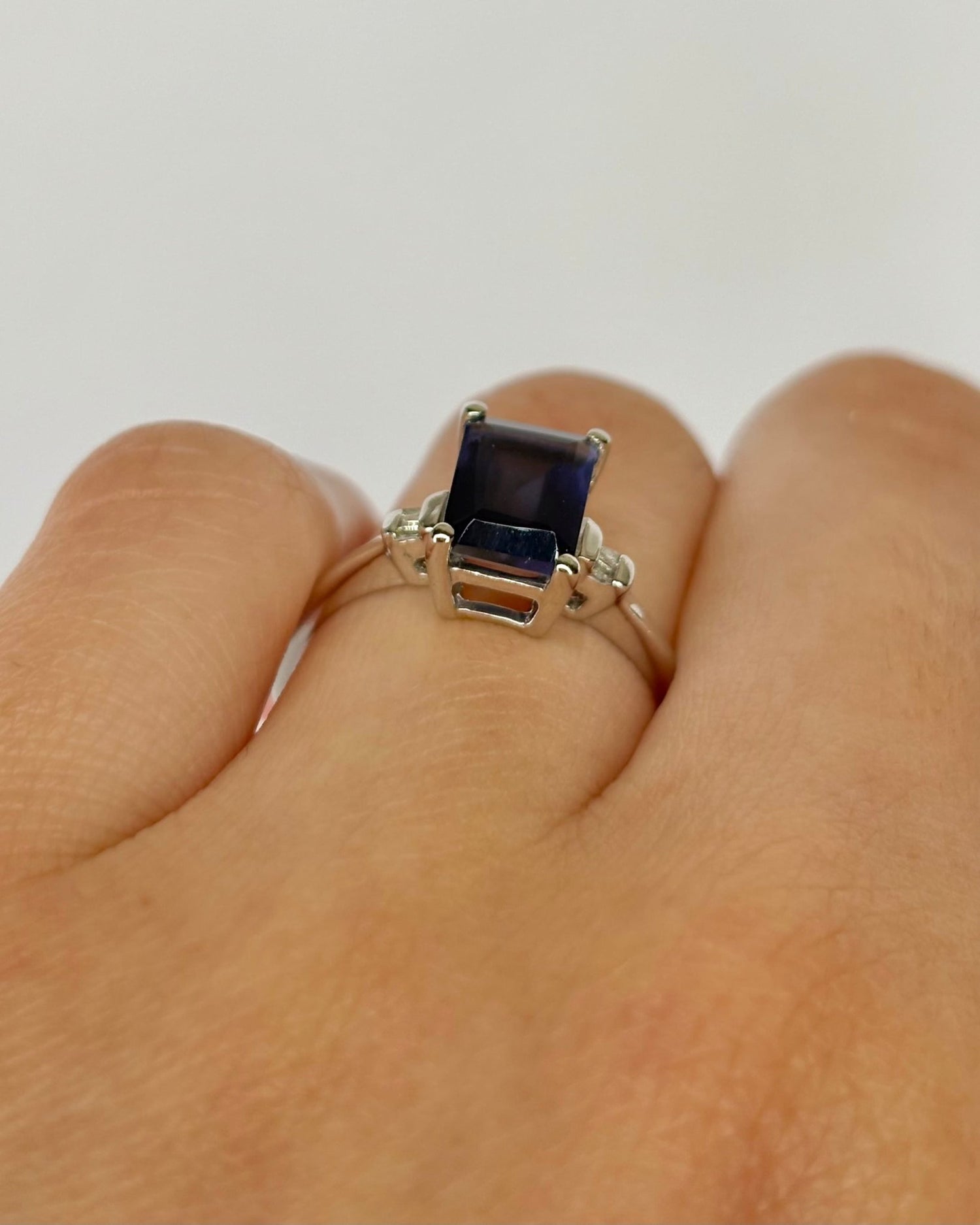 Bague Trilogie Iolite 1.56 carat &amp; Diamants "Laura" - Elliade Paris