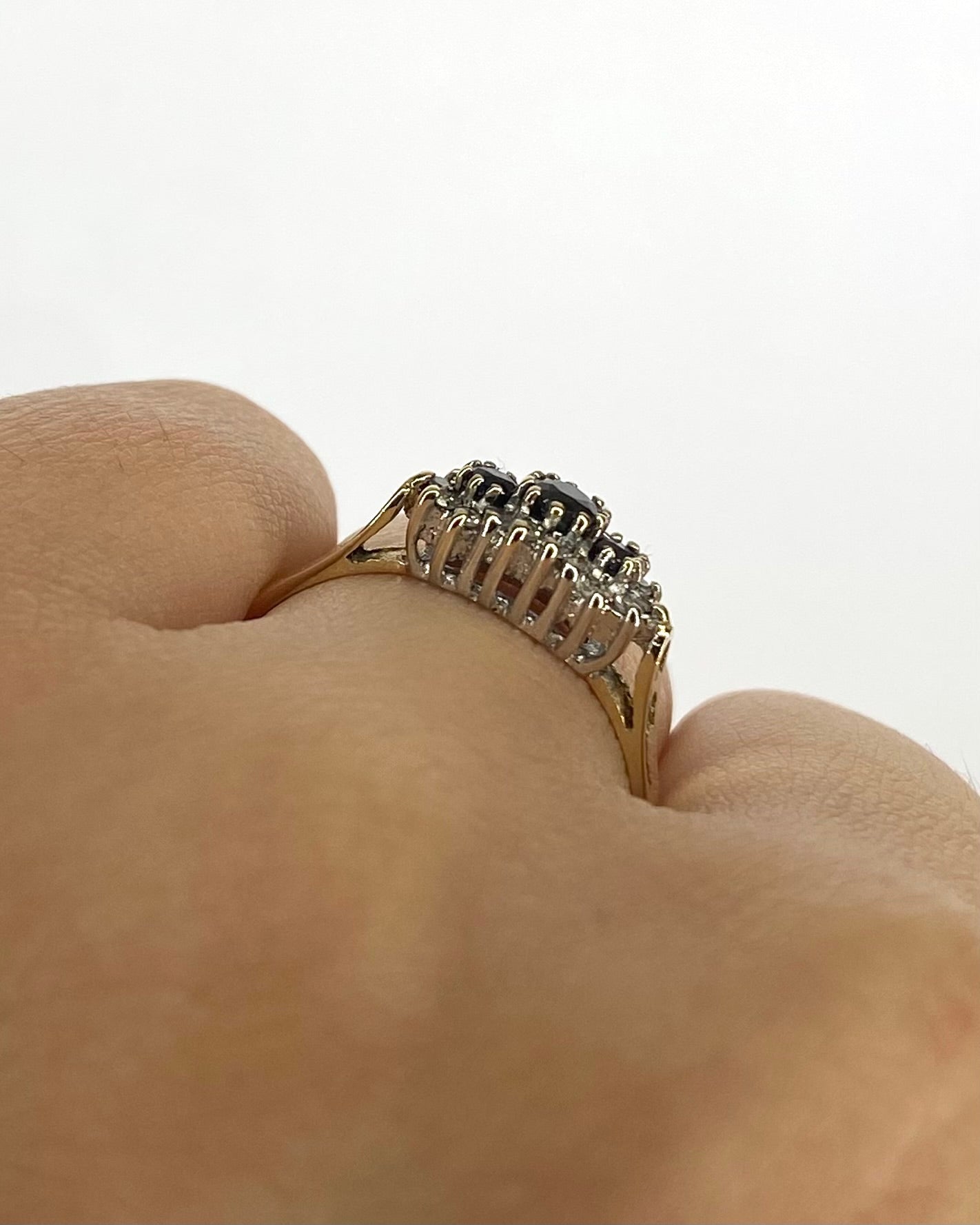 Bague Trilogie Marguerite Saphirs &amp; Diamants "Anaïs" - Elliade Paris
