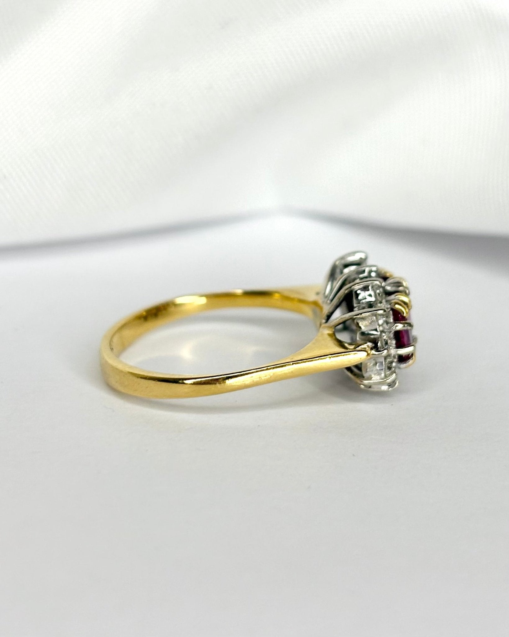 Bague Trilogie Marguerite Saphirs Roses 0.65 carat &amp; Diamants 0.32 carat "Denise" - Elliade Paris