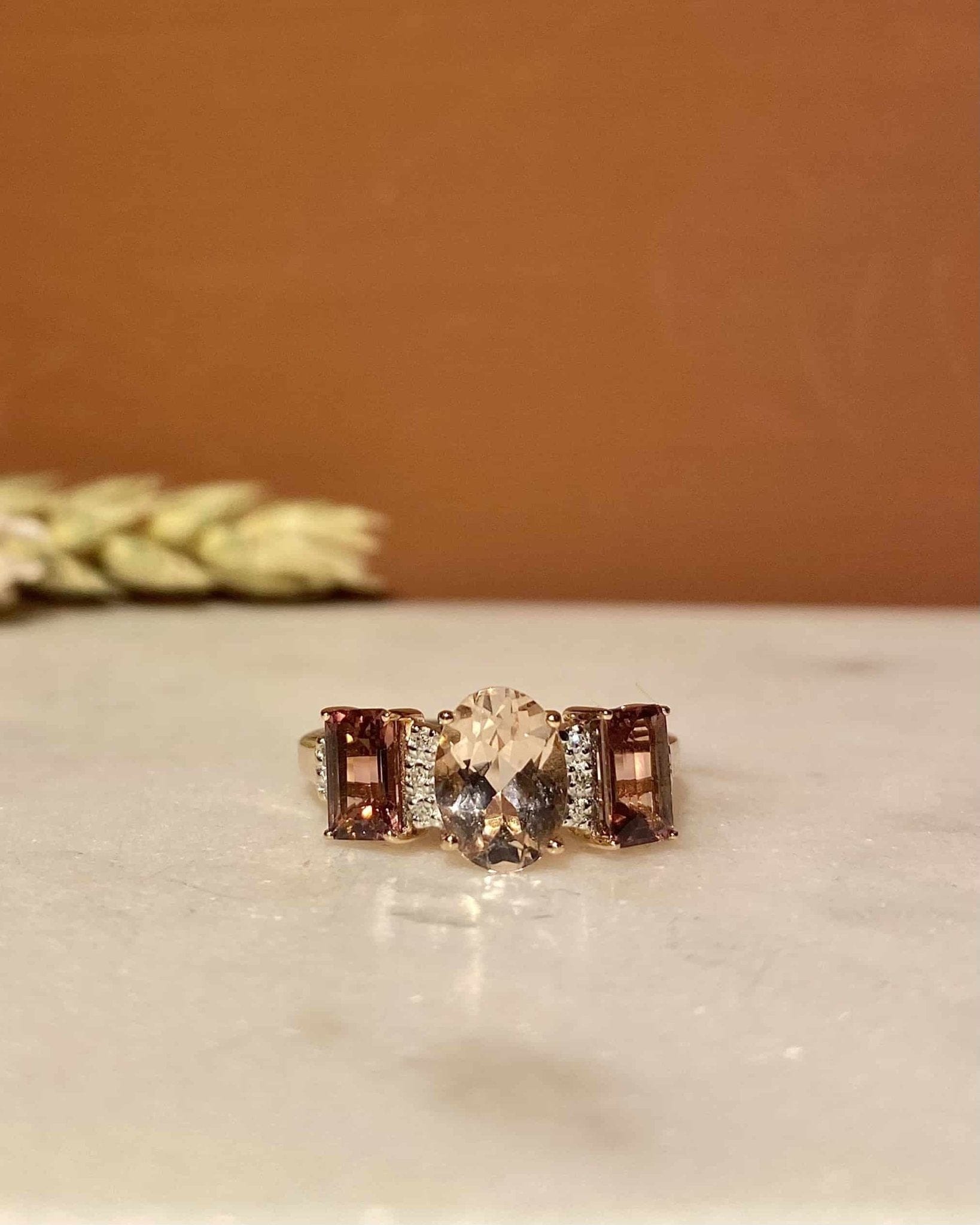 Bague Trilogie Morganite &amp; Grenats &amp; Diamants "Maya" - Elliade Paris