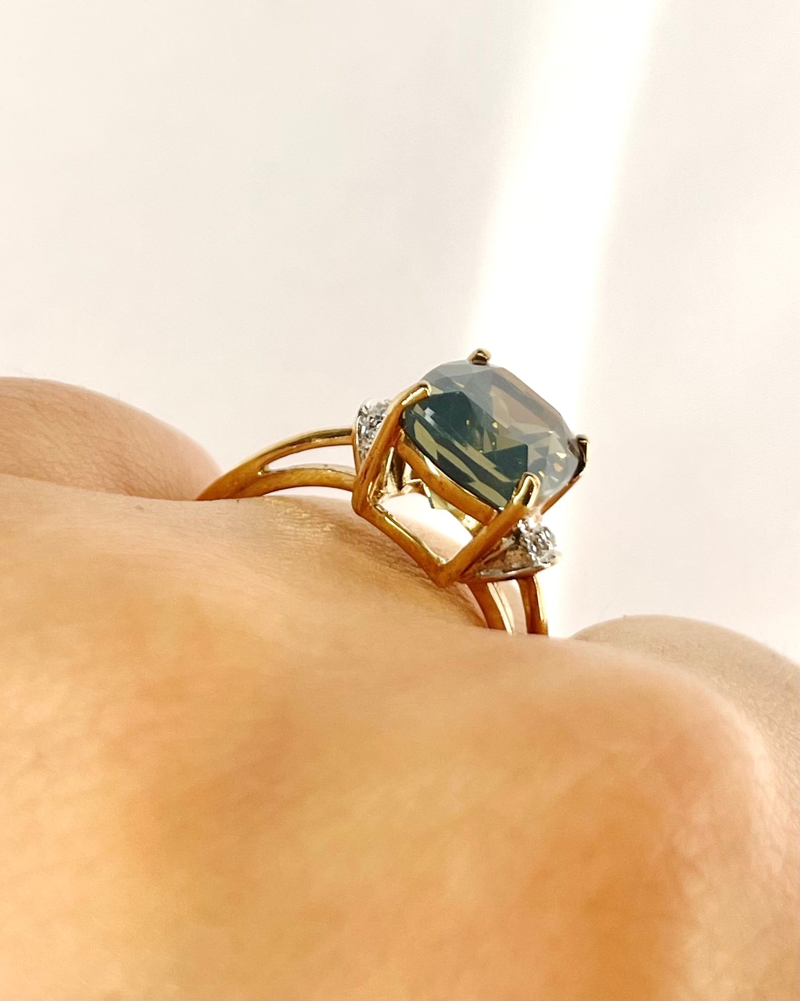 Bague Trilogie Opale 2.60 carats &amp; Diamants "Coraline" - Elliade Paris