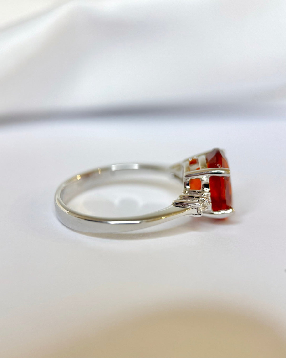 Bague Trilogie Opale de Feu 1.61 carat &amp; Diamants "Mégane" - Elliade Paris