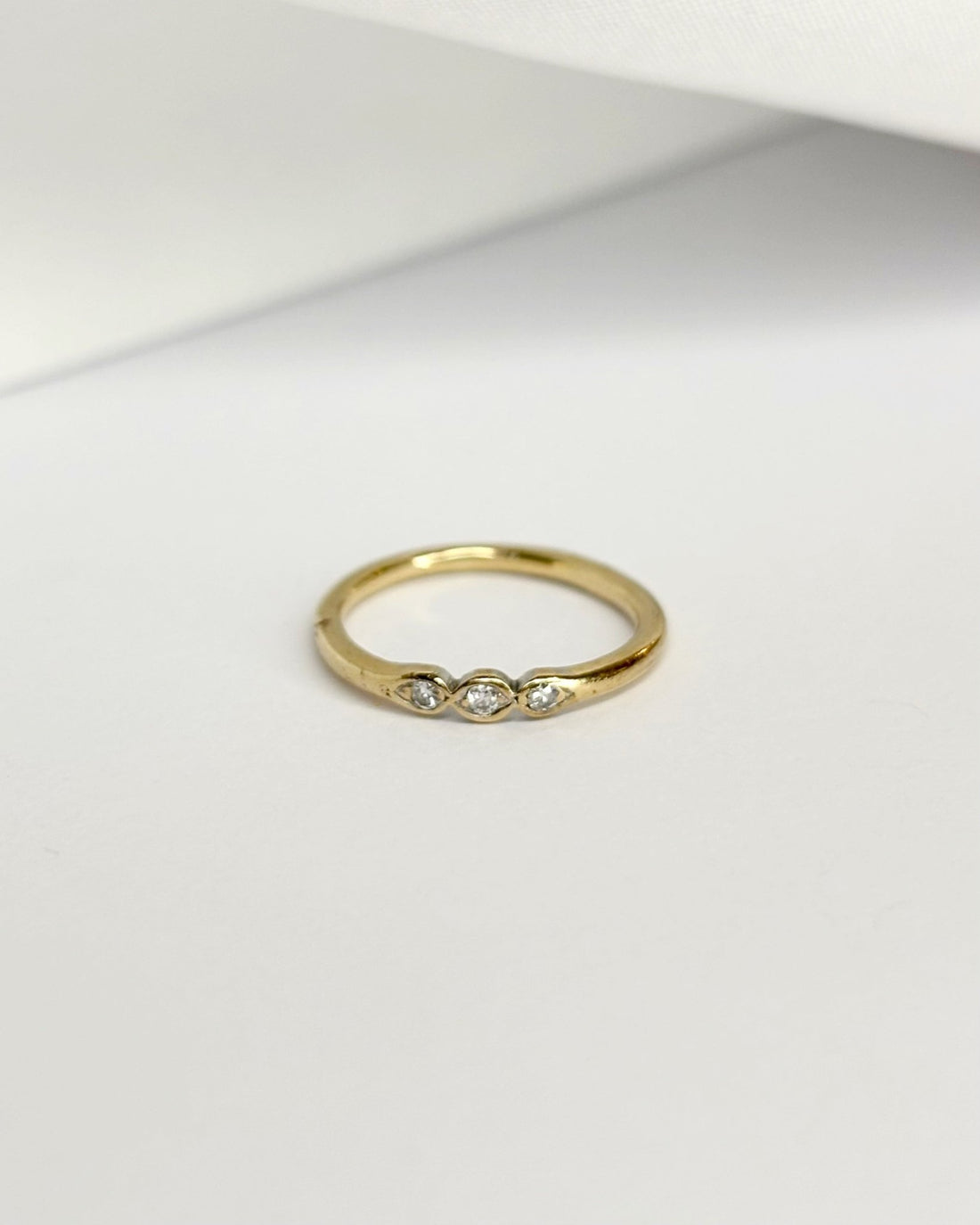 Bague Trilogie Or Jaune &amp; 3 Diamants &quot;Rina&quot; - Elliade Paris