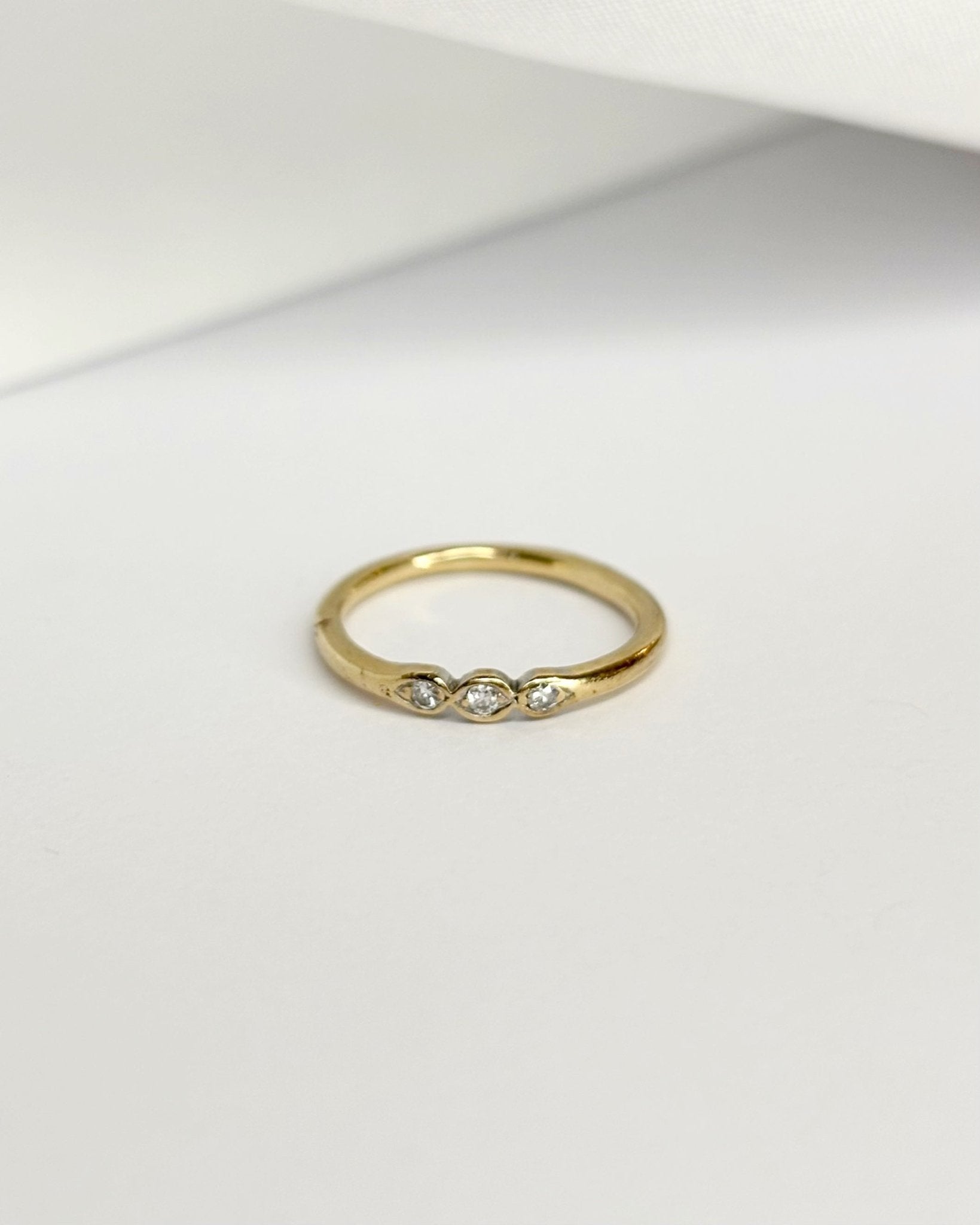 Bague Trilogie Or Jaune &amp; 3 Diamants "Rina" - Elliade Paris
