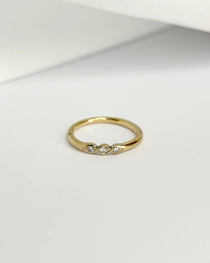 Bague Trilogie Or Jaune &amp; 3 Diamants &quot;Rina&quot; - Elliade Paris