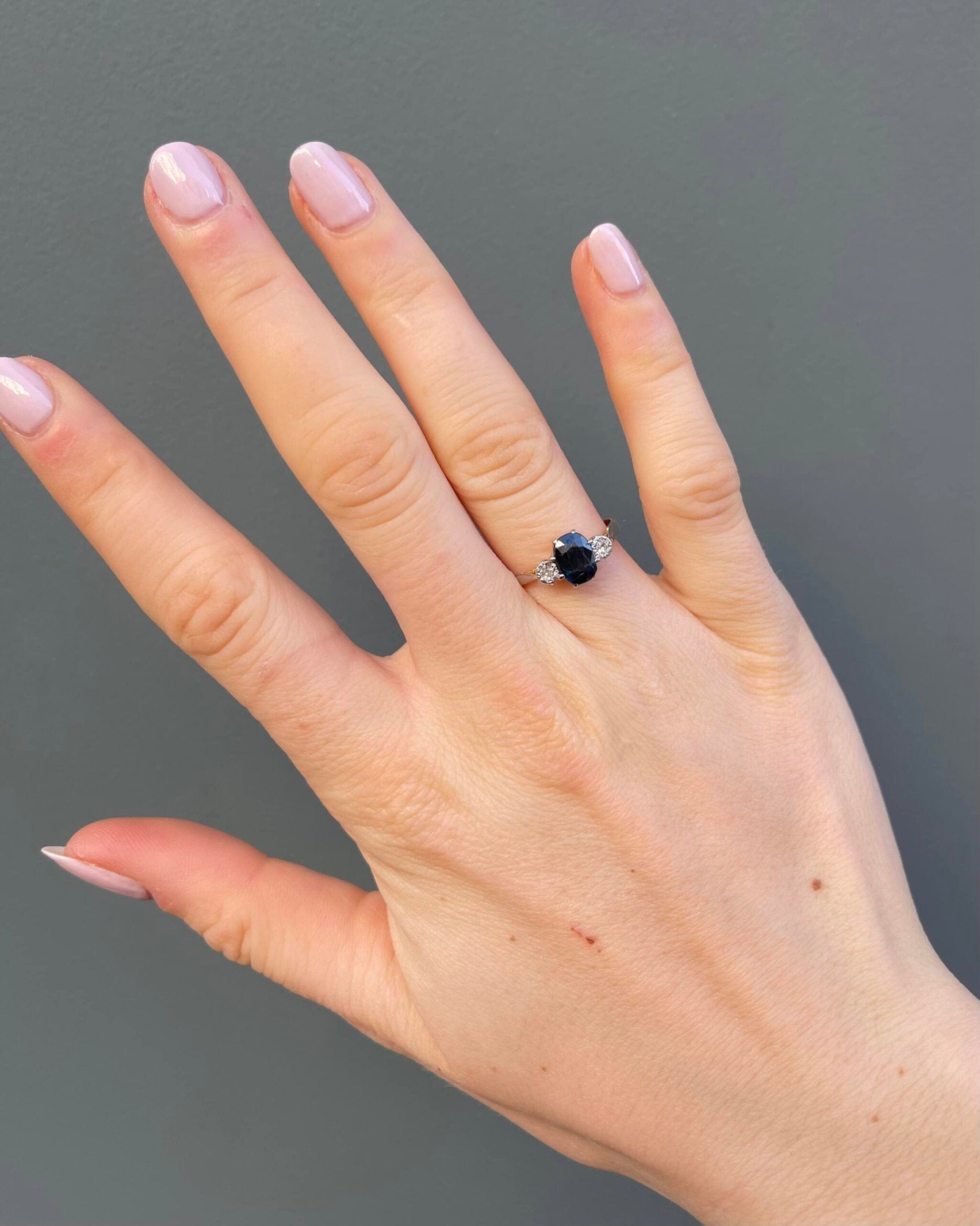 Bague Trilogie Saphir 1.40 carat &amp; Diamants "Isabelle" - Elliade Paris
