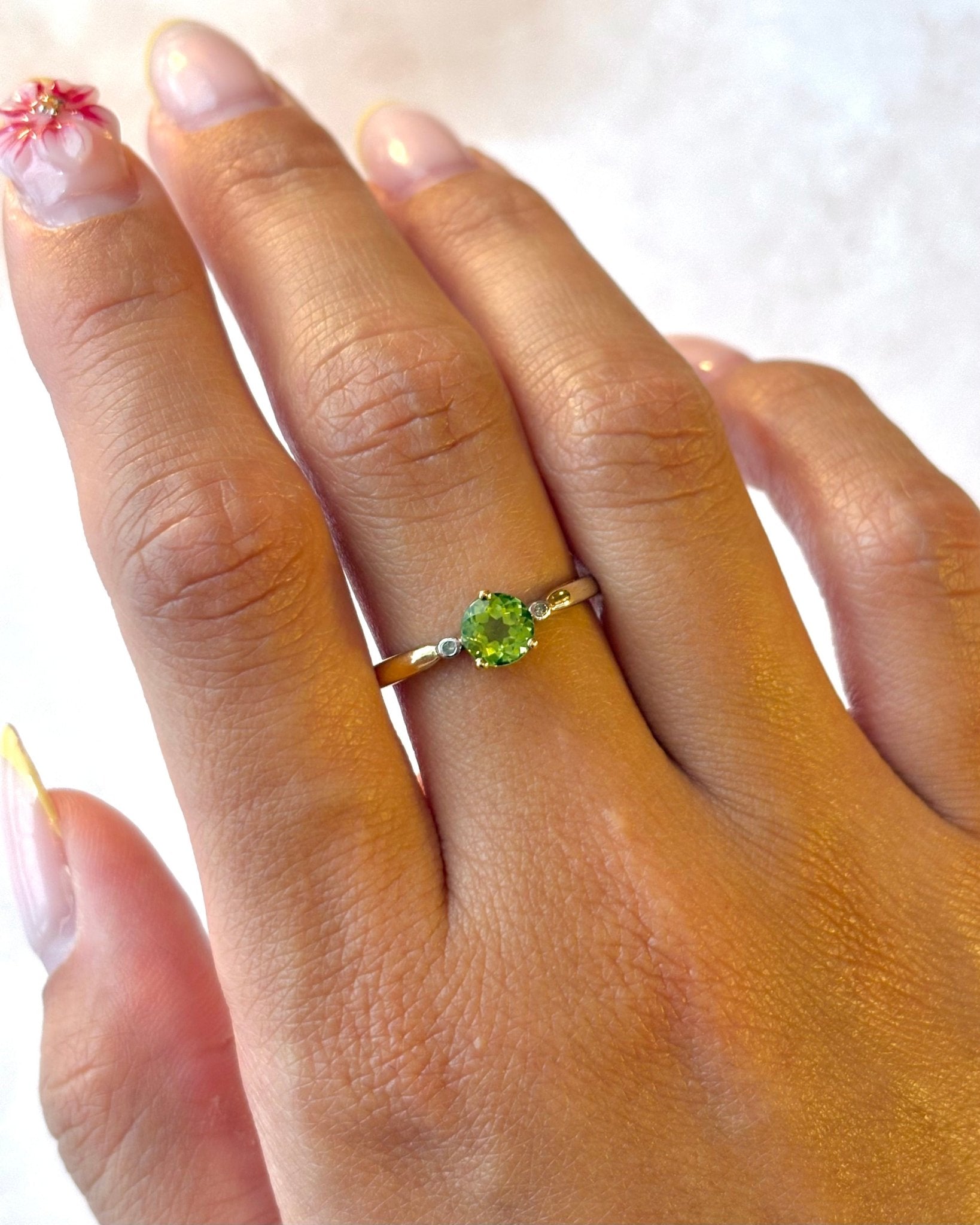 Bague Trilogie Péridot 0.80 carat &amp; Diamants "Romane" - Elliade Paris