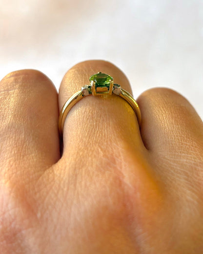 Bague Trilogie Péridot 0.80 carat &amp; Diamants "Romane" - Elliade Paris