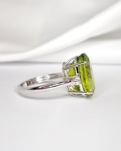 Bague Trilogie Péridot 10.85 carats &amp; Diamants "Agnes" - Elliade Paris