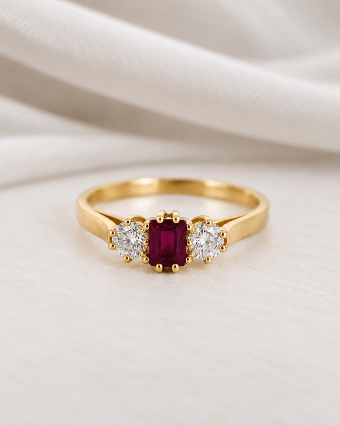 Bague Trilogie Rubis 0.28 carat &amp; Diamants "Diana" - Elliade Paris