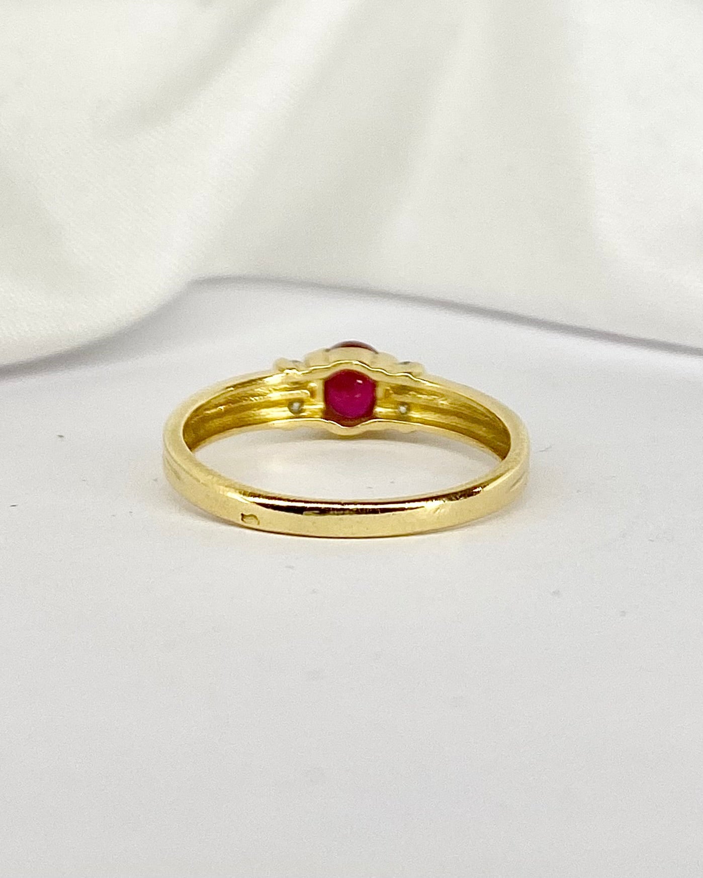 Bague Trilogie Rubis 0.30 carat &amp; 4 Diamants "Chiara" - Elliade Paris