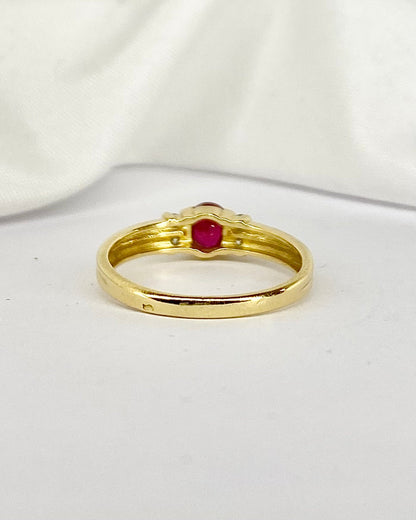 Bague Trilogie Rubis 0.30 carat &amp; 4 Diamants &quot;Chiara&quot; - Elliade Paris