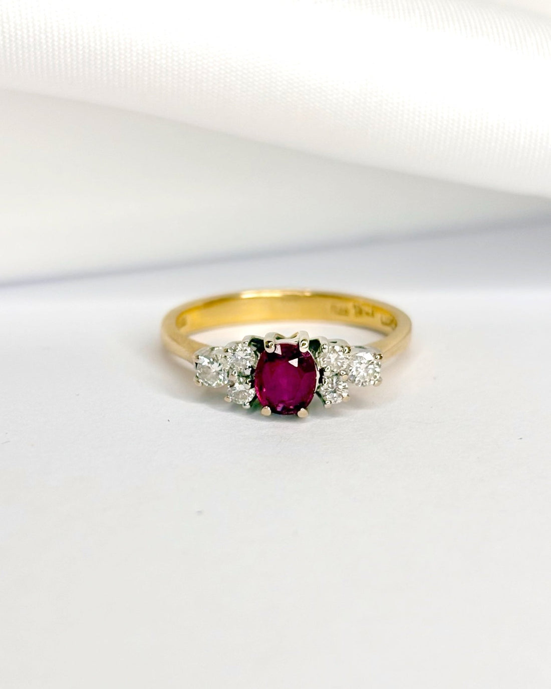 Bague Trilogie Rubis 0.50 carat &amp; 6 Diamants "Héloïse" - Elliade Paris