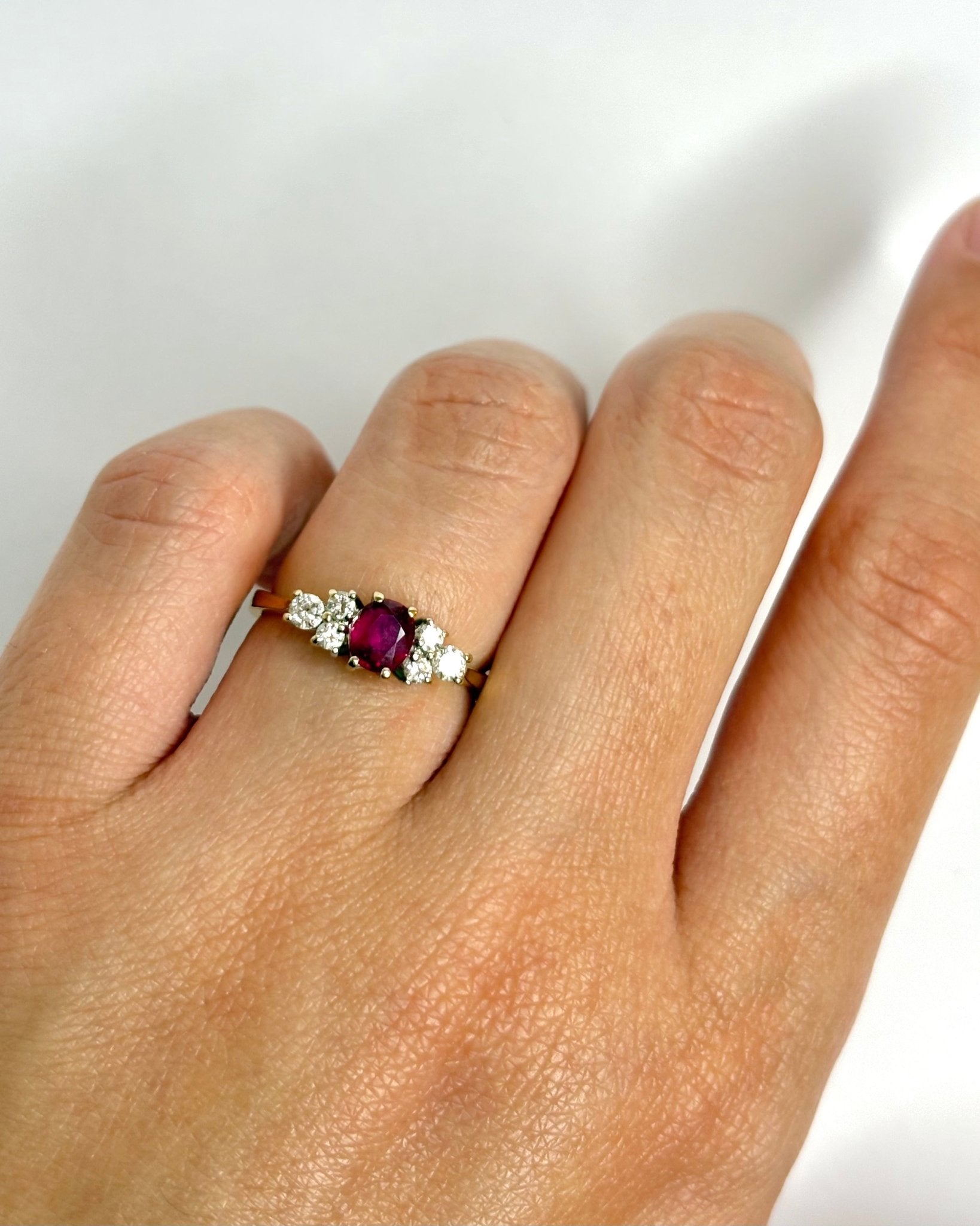 Bague Trilogie Rubis 0.50 carat &amp; 6 Diamants "Héloïse" - Elliade Paris
