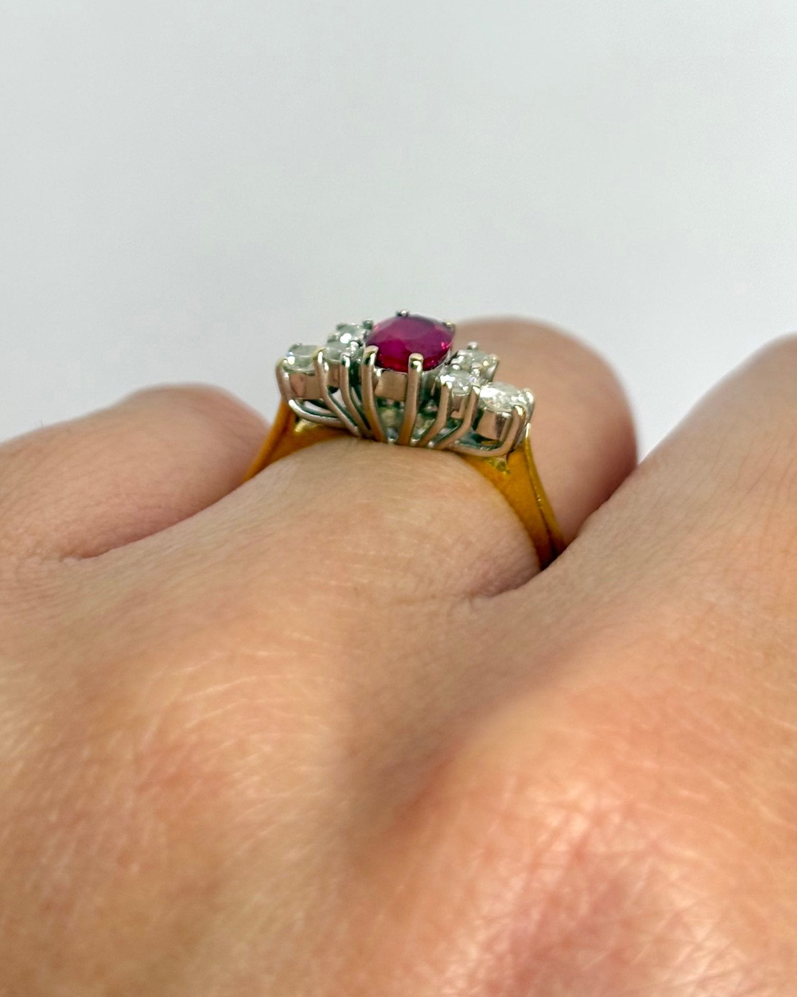 Bague Trilogie Rubis 0.50 carat &amp; 6 Diamants "Héloïse" - Elliade Paris