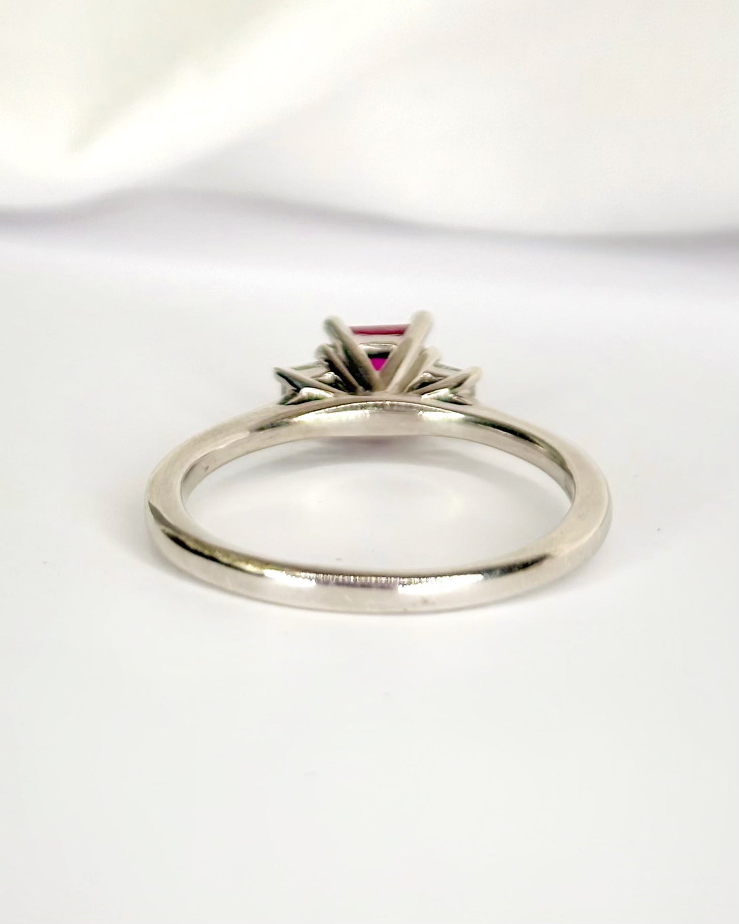 Bague Trilogie Rubis 0.50 carat &amp; Diamants 0.20 carat "Rozenn" - Elliade Paris