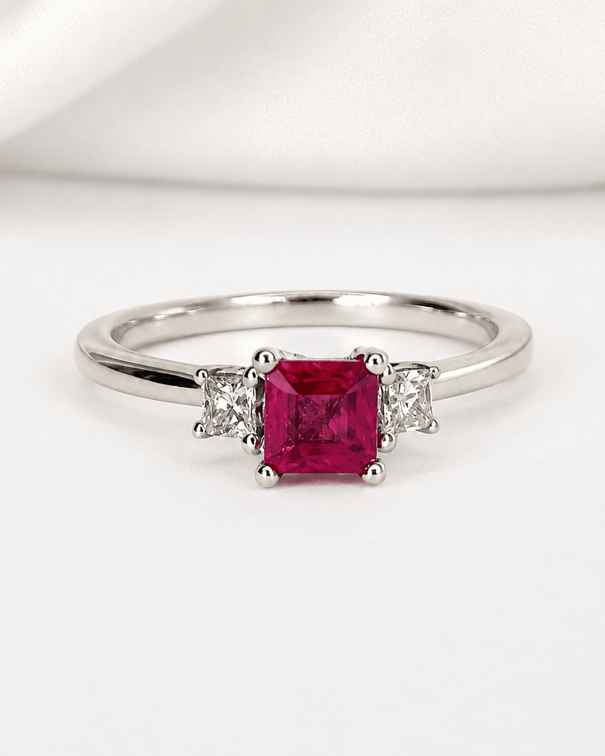 Bague Trilogie Rubis 0.50 carat &amp; Diamants 0.20 carat "Rozenn" - Elliade Paris