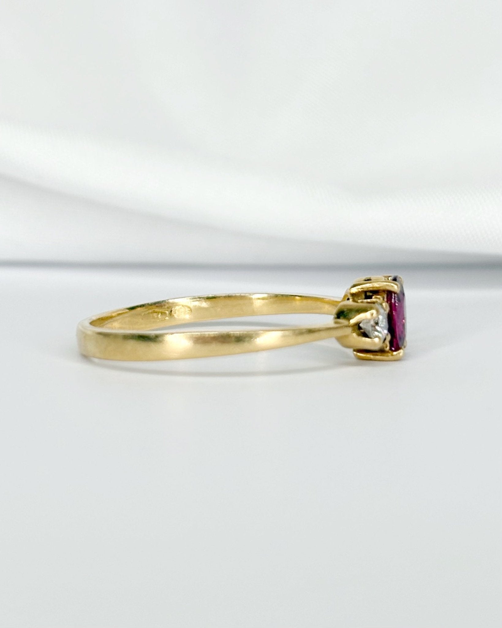Bague Trilogie Rubis 0.50 carat &amp; Diamants "Beatrice" - Elliade Paris