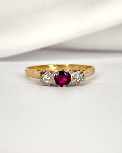 Bague Trilogie Rubis 0.50 carat &amp; Diamants "Vanessa" - Elliade Paris