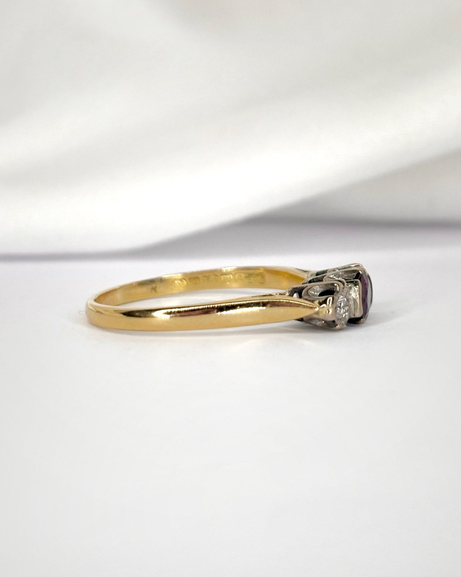 Bague Trilogie Rubis 0.50 carat &amp; Diamants "Vanessa" - Elliade Paris