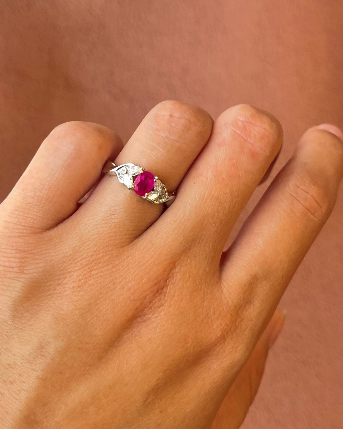 Bague Trilogie Rubis 0.55 carat &amp; Diamants 0.37 carat "Pascaline" - Elliade Paris