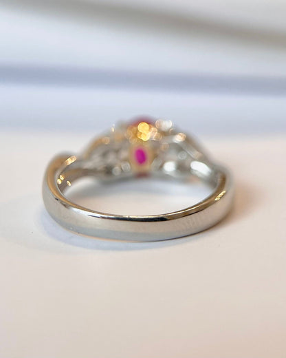Bague Trilogie Rubis 0.55 carat &amp; Diamants 0.37 carat "Pascaline" - Elliade Paris