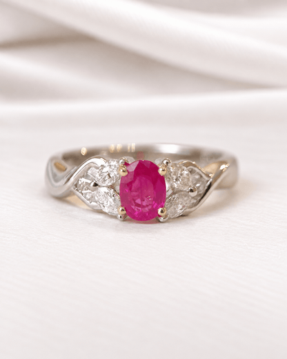 Bague Trilogie Rubis 0.55 carat &amp; Diamants 0.37 carat "Pascaline" - Elliade Paris