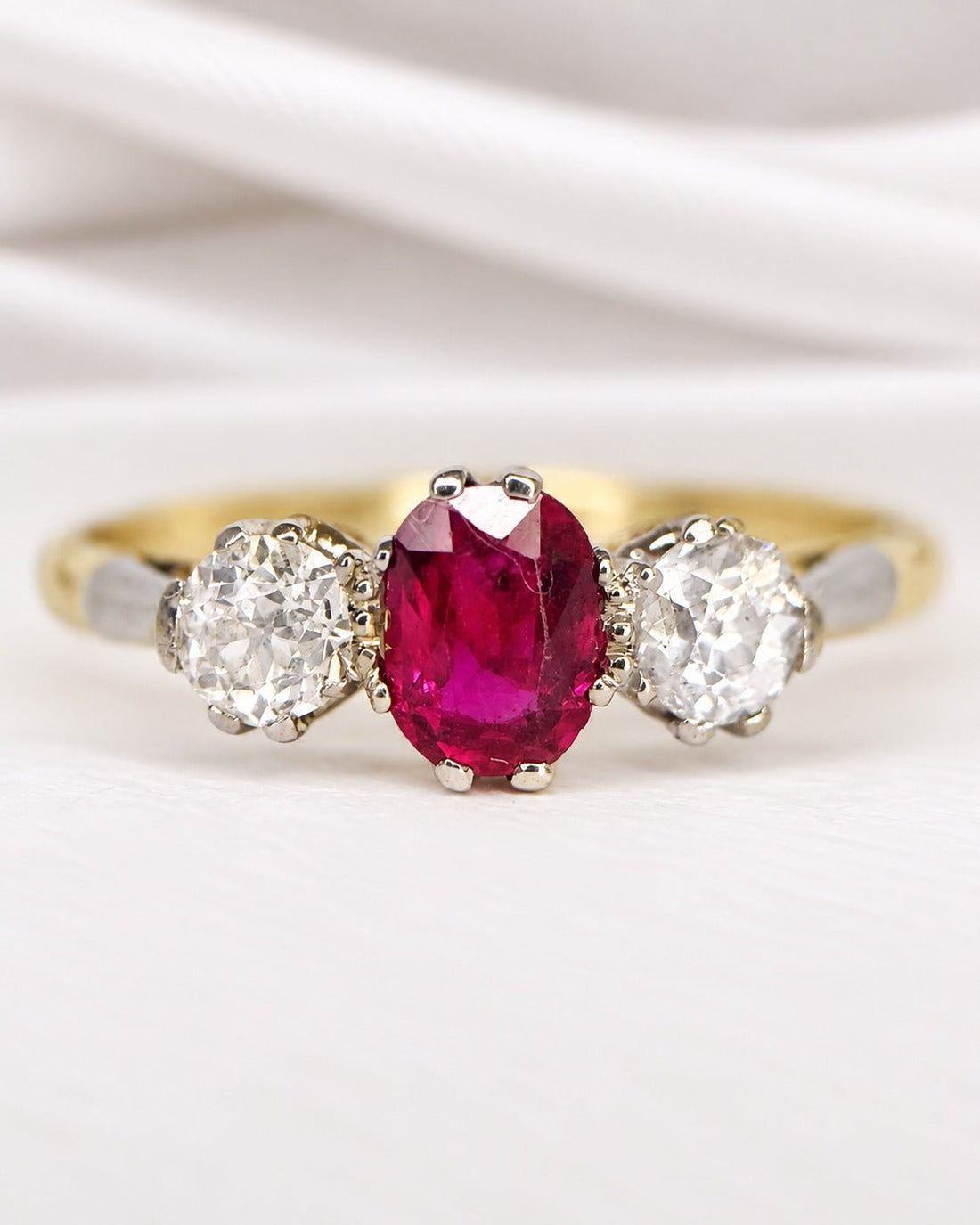 Bague Trilogie Rubis 0.60 carat &amp; Diamants 0.40 carat "Adeline" - Elliade Paris